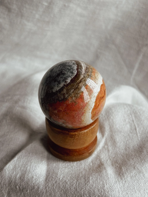 sfera in Diaspro Mookaite